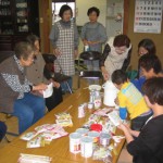 防災グッズを試し、災害時の食事を想定する。（いざという時の備え）